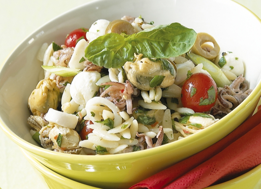 Recette Salade de pâtes grecques aux fruits de mer et mozzarella