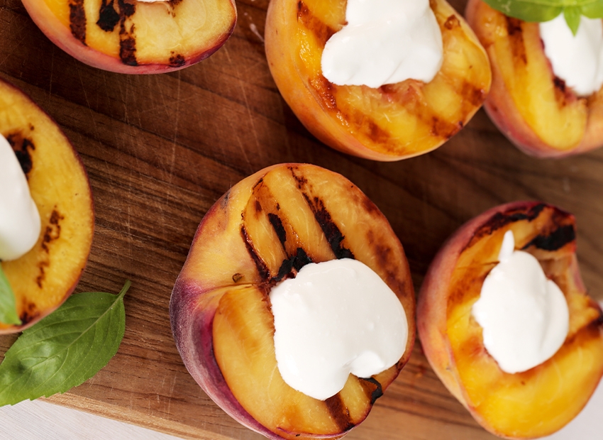 Nectarines op de barbecue en kokosroomijs Intermarché